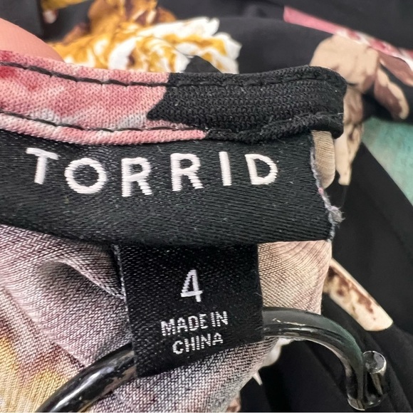 Torrid Black Floral Studio Knit Wrap Peplum Top Size 4 - Picture 10 of 10